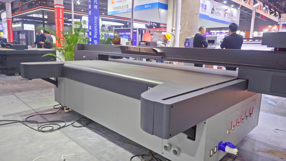 Precyzyjna drukarka LED UV na płaskim łóżku do różnych materiałów