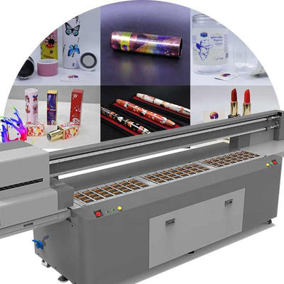 Zaawansowana drukarka kart UV LED o wymiarach 2500 X 1000 X 1300 mm